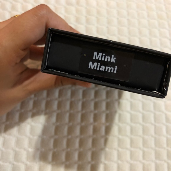 Lilly lashes - Picture 2 of 3